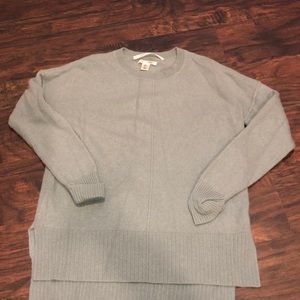 Women’s cashmere sweater small fits like xs